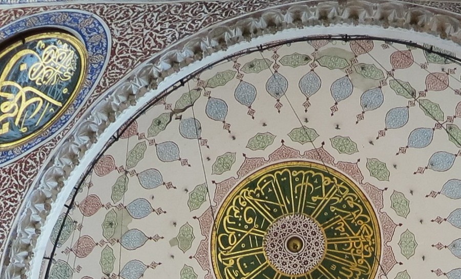 Vasárnap délelőtt a Galata-hídon, a női hatalmat megörökítő Új Mecsetben, valamint még egy bazár