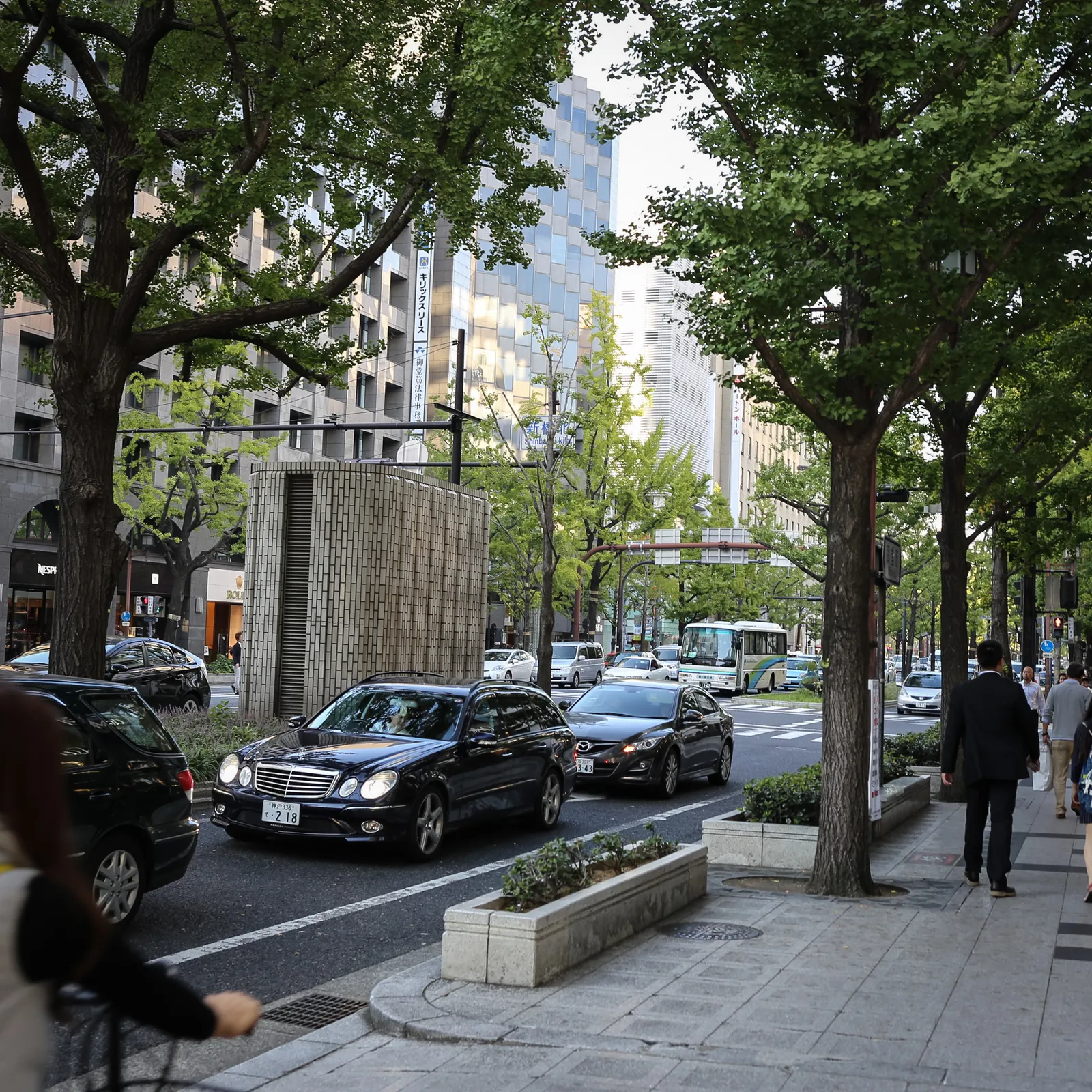 Vissza a jövőbe – Oszaka 5th Avenue-ja, Champs-Élysées-je és Times Square-je