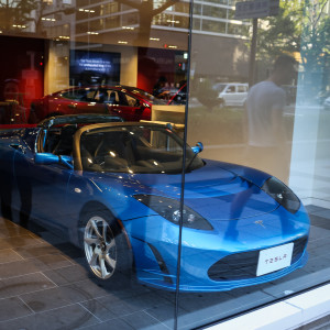 tesla autószalon osaka